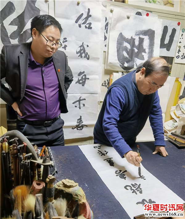 著名作家贾平凹为西部新闻网总编辑、青年书法家张龙题字“张龙书画作品”