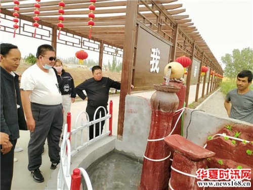 三团中学党支部带领特岗教师参观努尔巴格民族团结示范村