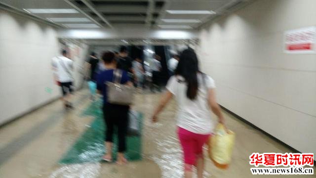 五问郑州地铁5号线积水事件,雨水如何进入地铁轨道?