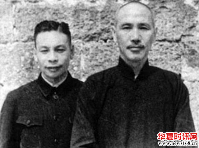 蒋介石和儿子蒋经国合影