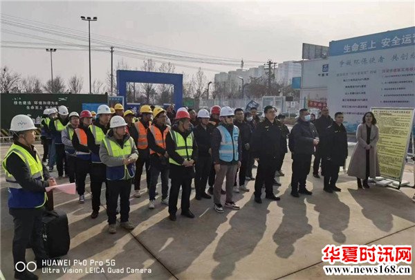 防尘降噪治环境 共建绿色航空城 --新华路街道“西安生态日”宣传进工地