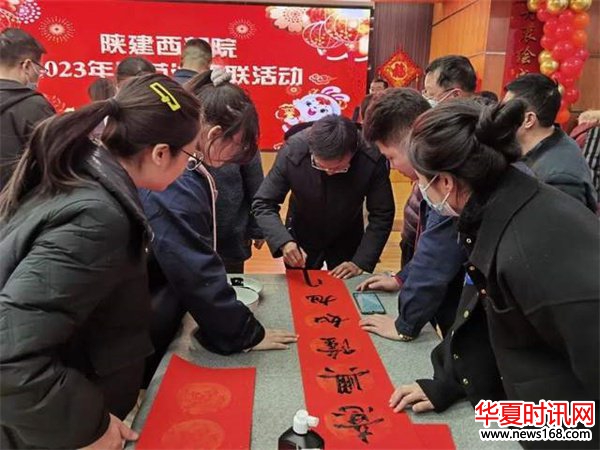 著名书法家吴福春等五位书法名家进企业义写春联送祝福