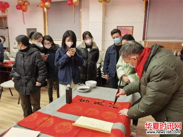 著名书法家吴福春等五位书法名家进企业义写春联送祝福