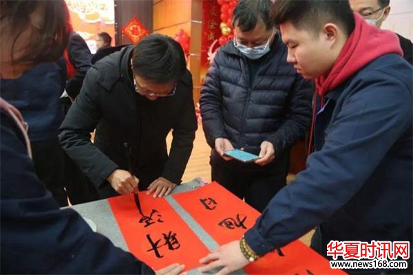 著名书法家吴福春等五位书法名家进企业义写春联送祝福