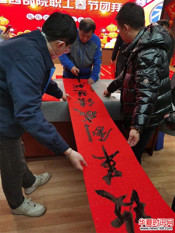 著名书法家吴福春现场书写春联
