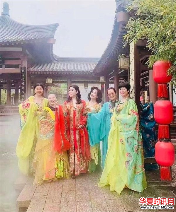 全民免疫公益计划形象大使,环球夫人大赛荣誉主席、评委——李倩