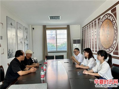 书法名家进校园 挥毫泼墨添新彩——记书法名家石朝晖先生莅临贺知章学校