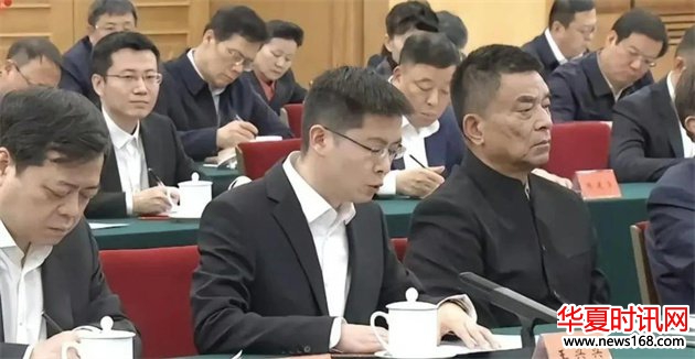 民营企业家座谈会任正非坐C位，春晚机器人红人王兴兴，马云穿中山装很帅气