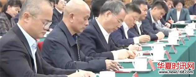 民营企业家座谈会任正非坐C位，春晚机器人红人王兴兴，马云穿中山装很帅气