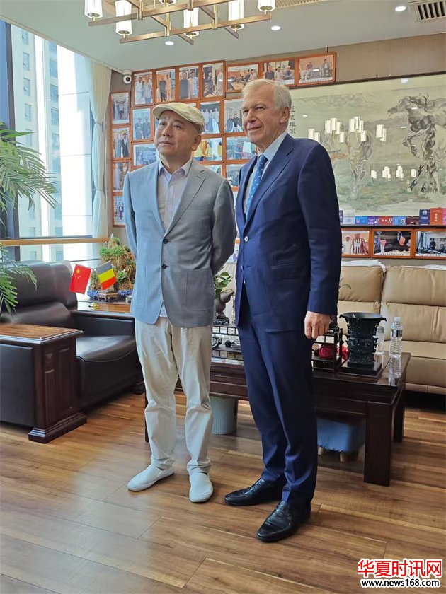 比利时前首相伊夫·莱特姆与陕西景影影视文化传媒有限公司董事长肖锐