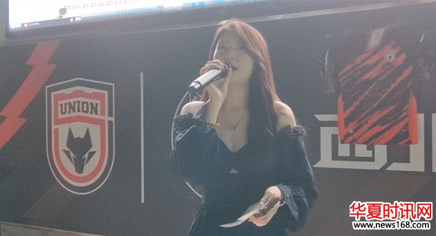 刘亦菲在德尔森啤酒足球音乐派对 陕西联合第二现场嗨翻全场