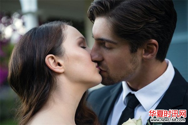 男女接吻时，女人对你有2个允许，那就是把你当“宝贝”了！