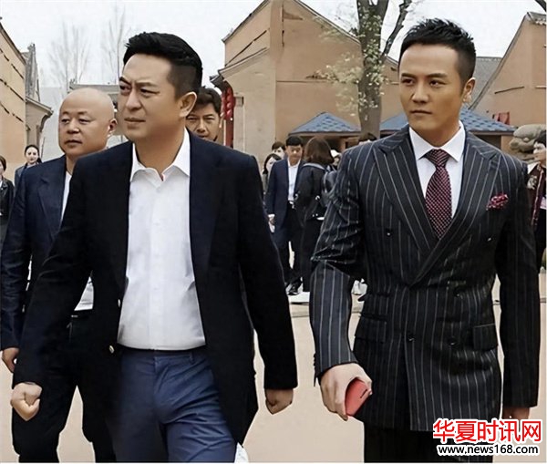 张嘉译每次拍戏都带上表弟姬他，姬他火了，张嘉译很欣慰