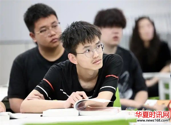 西安科技大学党委书记来兴平讲授《岩石力学与工程》​ 精品课堂兼具专业深度与思想温度