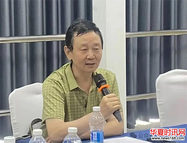首席专家、省地方志办公室原主任王锦春