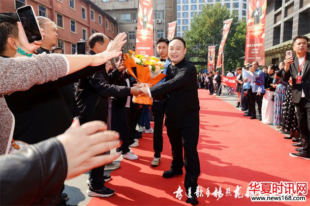 杨燕龙新歌发布会《跪天跪地跪父母》