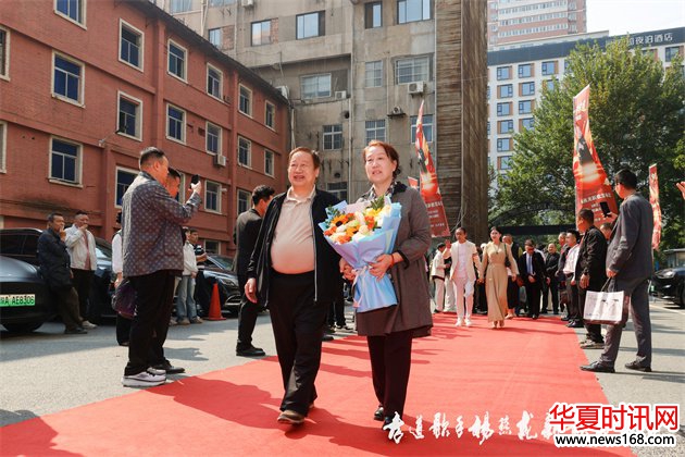 杨燕龙新歌发布会《跪天跪地跪父母》