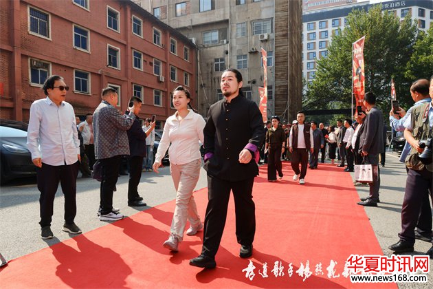 杨燕龙新歌发布会《跪天跪地跪父母》