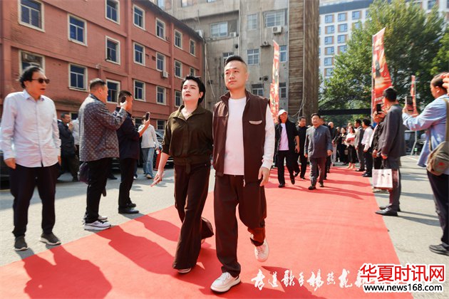 杨燕龙新歌发布会《跪天跪地跪父母》